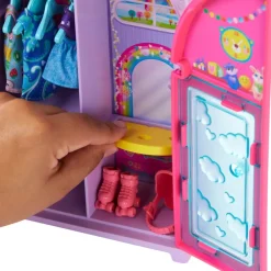 Barbie Chelsea-dukke med garderobe – lekesett med klær og tilbehør