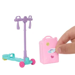 Barbie Club Chelsea Limitless Adventure-dukke med reisevske