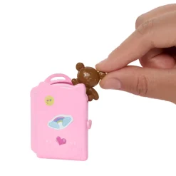 Barbie Club Chelsea Limitless Adventure-dukke med reisevske