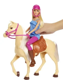 Barbie dukke och hest