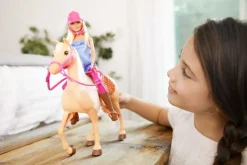 Barbie dukke och hest