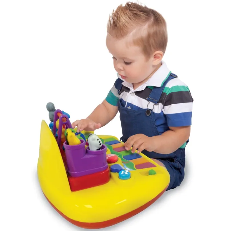 KID, piano med dansende figurer
