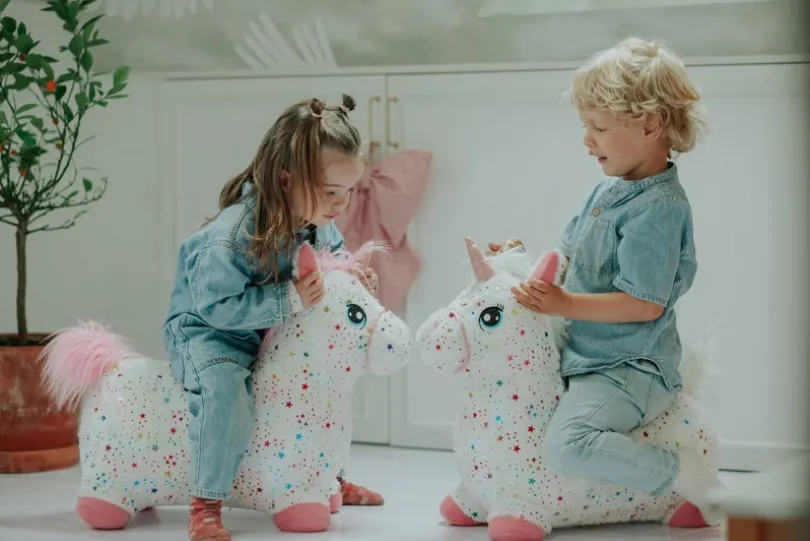 KREA Hop And Bounce Enhjørning med hvitt hår