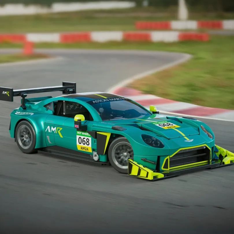 Mattel Brick Shop Hot Wheels 24 Aston Martin Vantage GT3