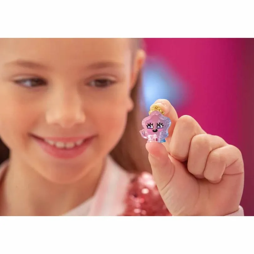 Pinky Promise, overraskelsespose